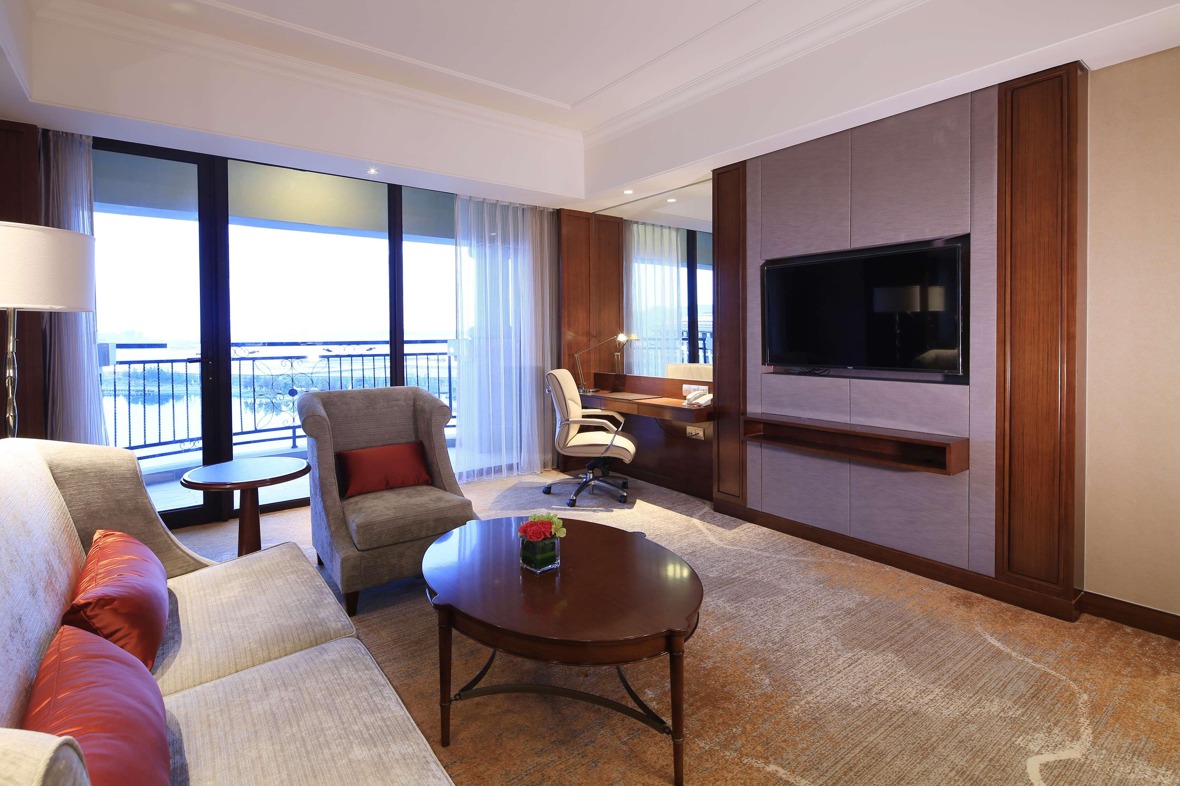 Doubletree By Hilton Ningbo - Chunxiao Hotel Buitenkant foto